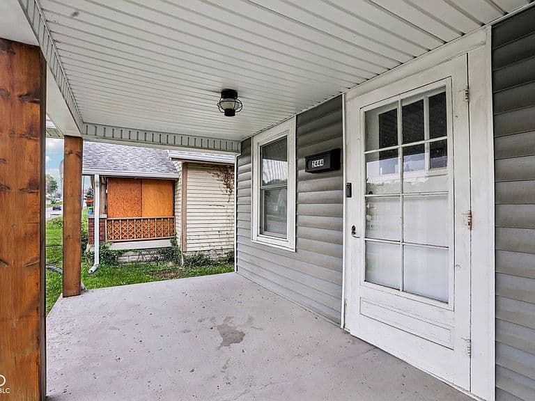 Listing photo 2