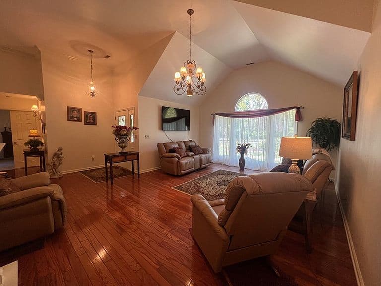 Listing photo 4
