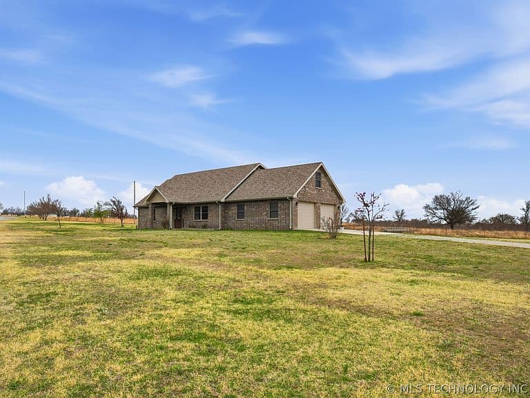 Listing photo 5