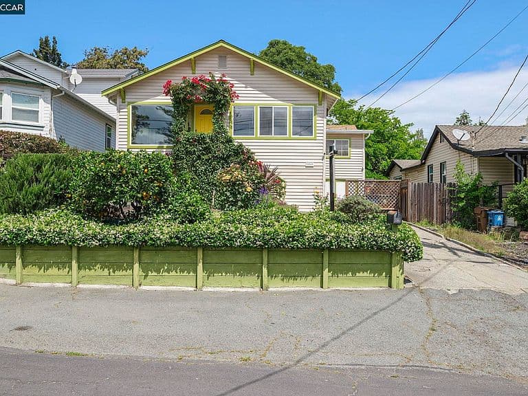 Listing photo 3