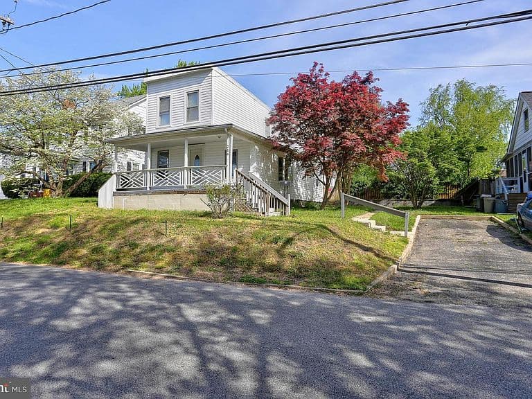 Listing photo 3
