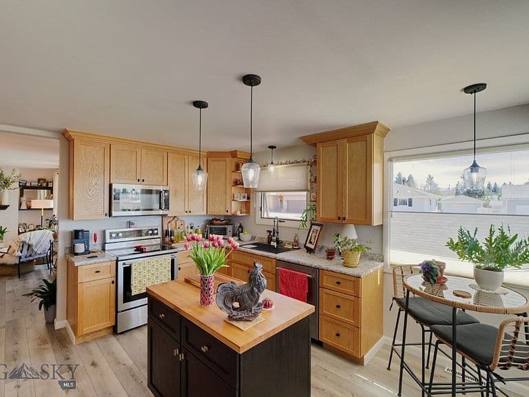 Listing photo 3