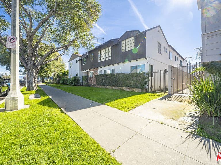 Listing photo 4