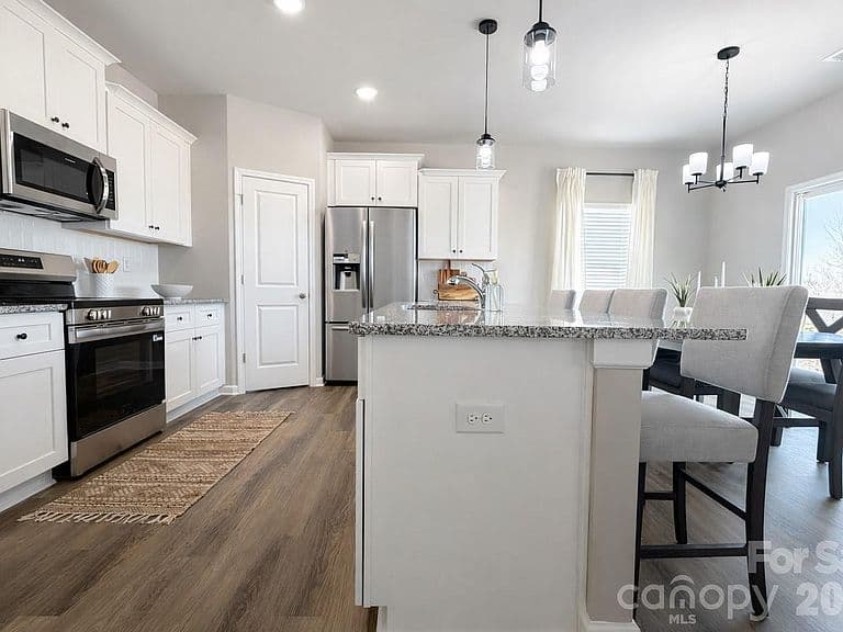 Listing photo 3