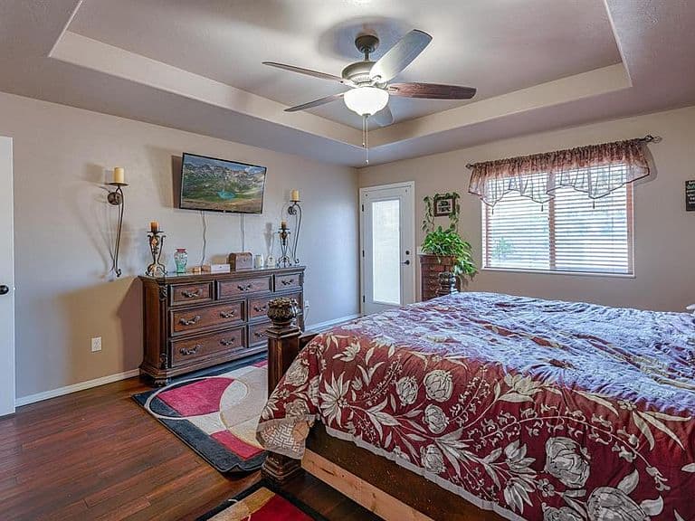 Listing photo 4