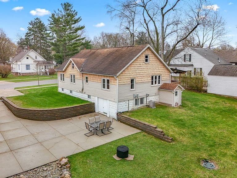 Listing photo 4