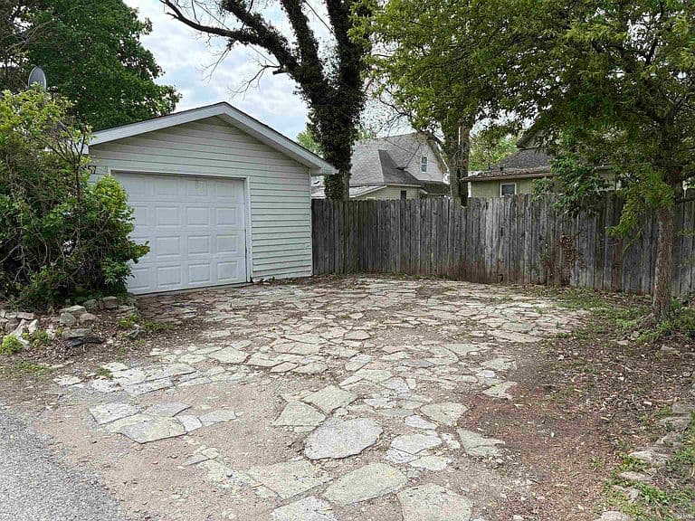 Listing photo 4