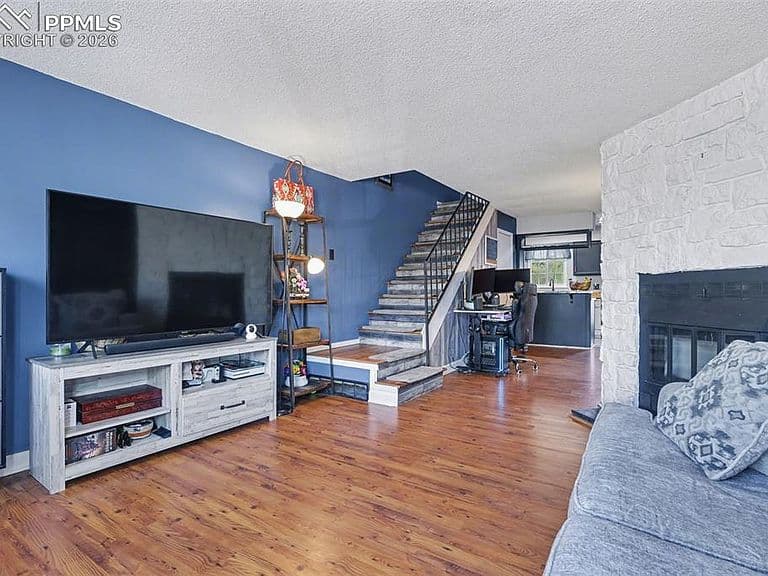 Listing photo 4