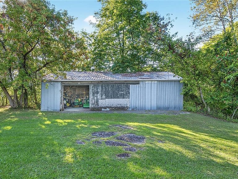 Listing photo 4