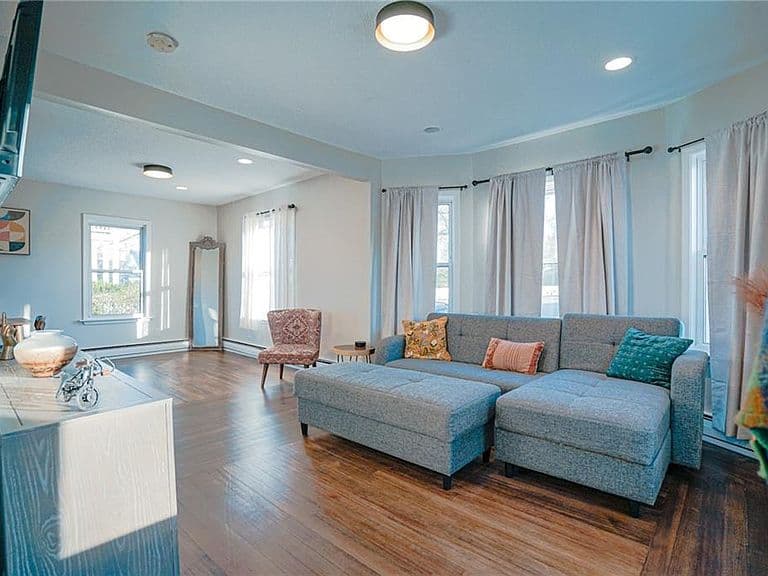 Listing photo 3