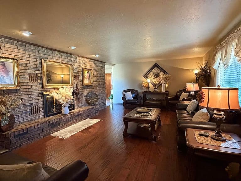 Listing photo 4