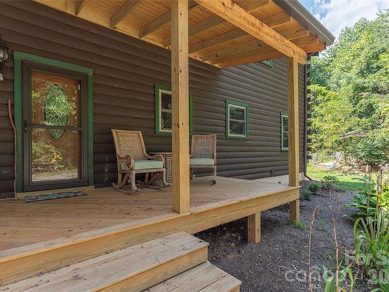 Listing photo 4