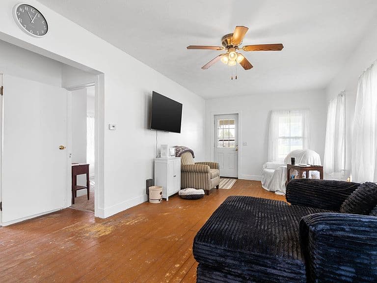 Listing photo 5