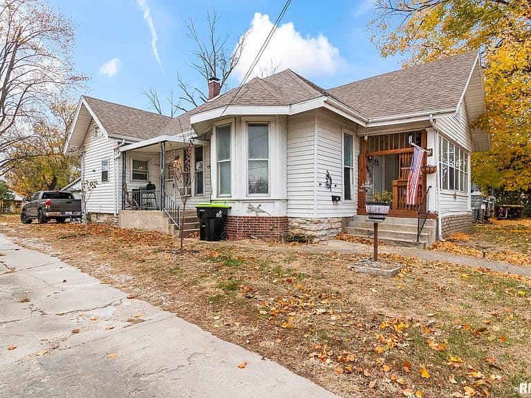 Listing photo 2