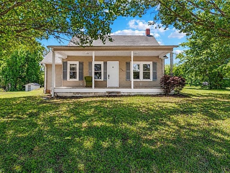 Listing photo 2