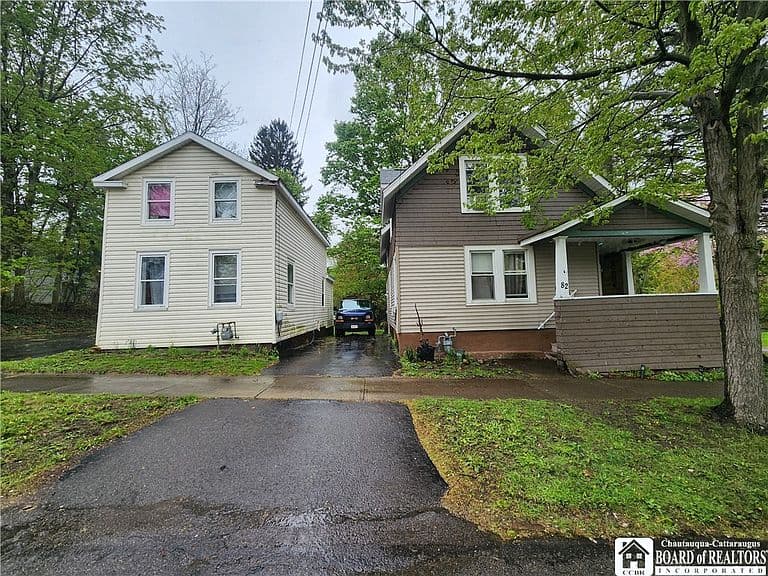 Listing photo 2