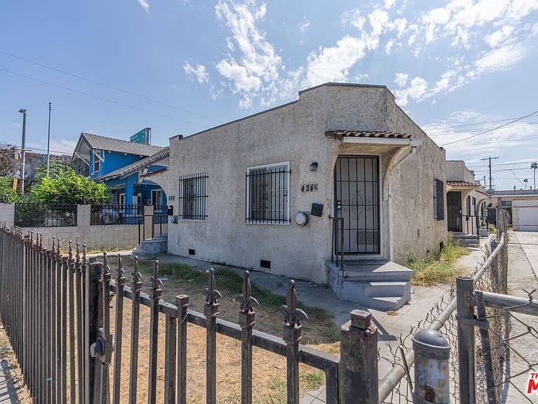 Listing photo 4