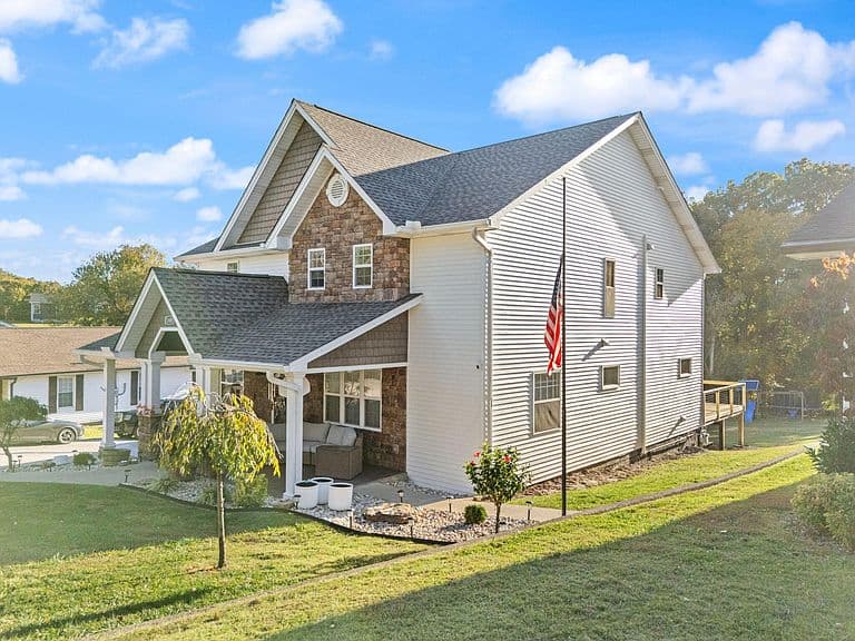 Listing photo 3