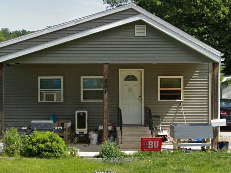 Listing photo 2