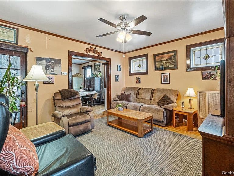 Listing photo 4