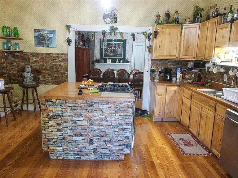 Listing photo 5