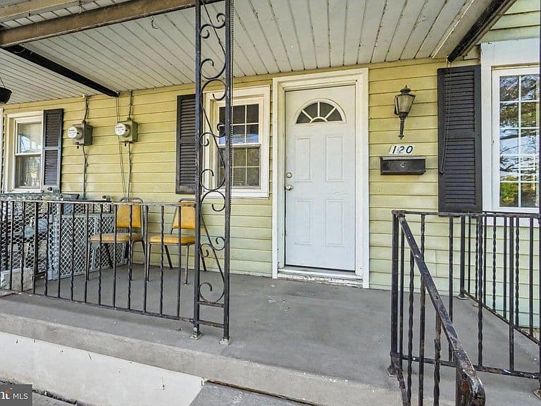 Listing photo 3