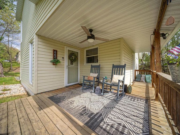 Listing photo 2