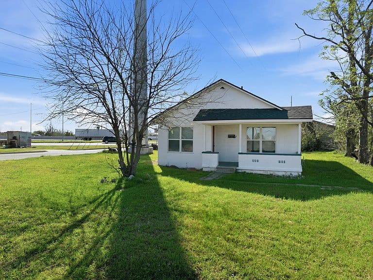 Listing photo 3