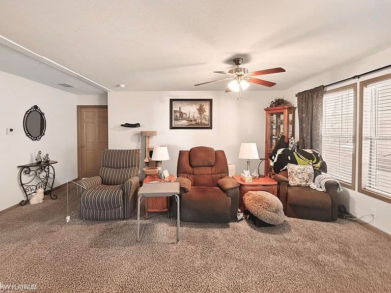 Listing photo 5