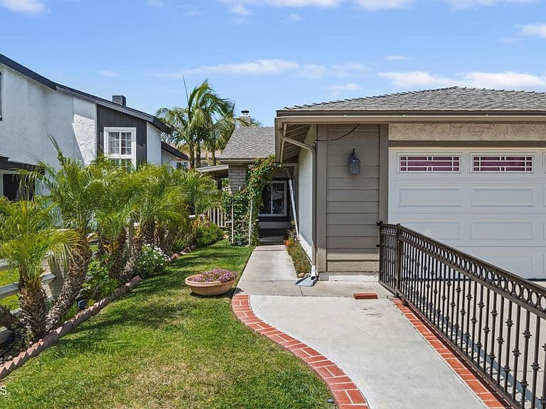 Listing photo 3
