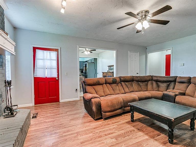 Listing photo 4
