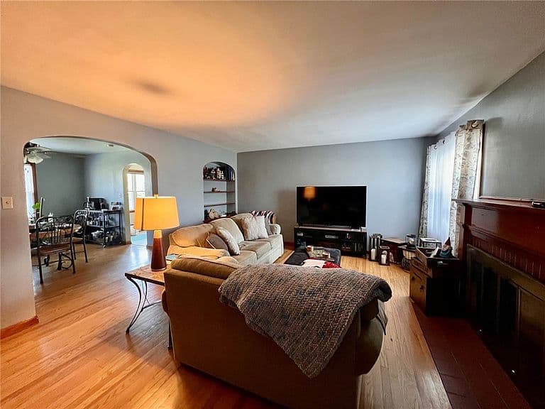 Listing photo 3