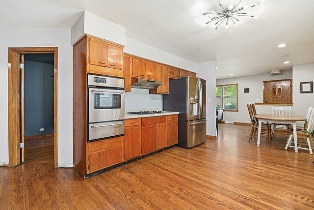 Listing photo 5
