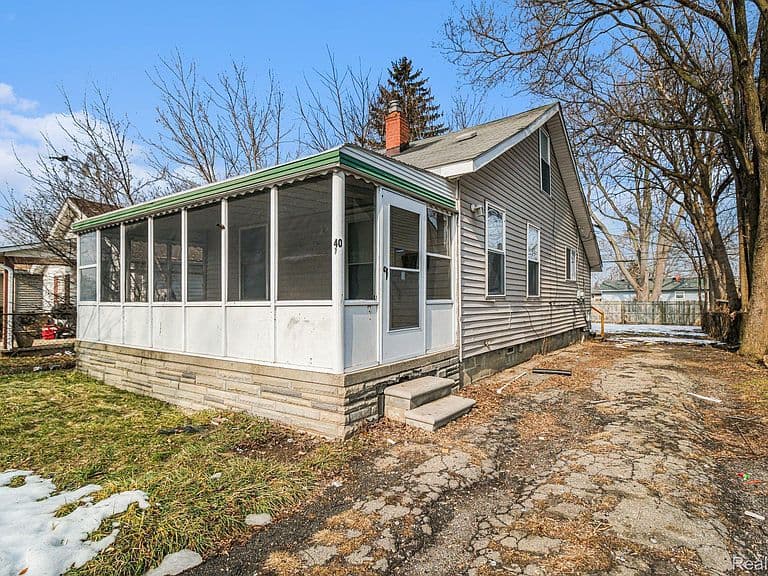 Listing photo 2