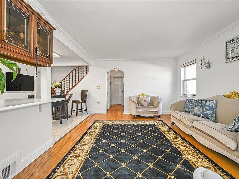 Listing photo 5