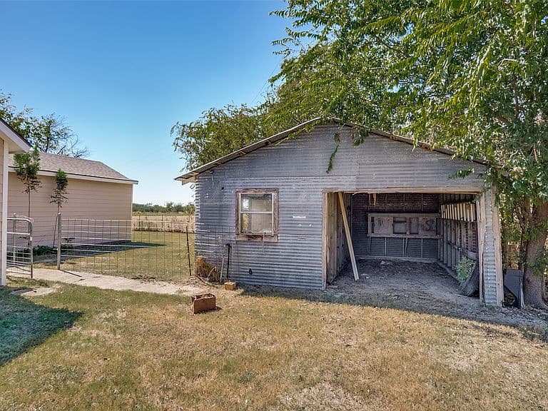 Listing photo 5