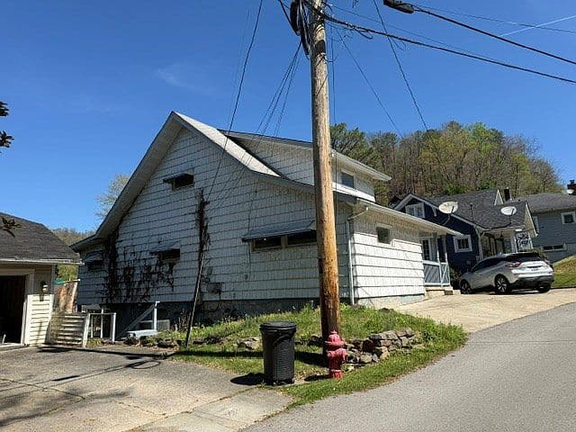 Listing photo 3