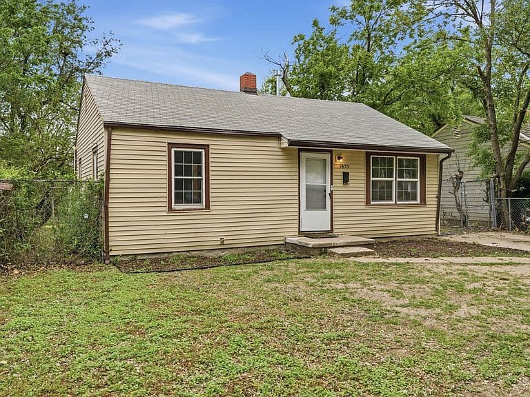 Listing photo 3