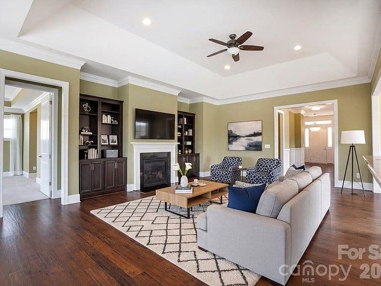 Listing photo 2