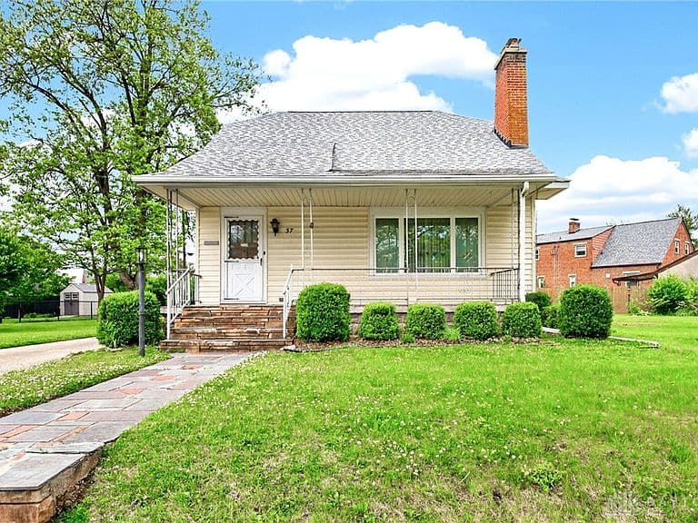 Listing photo 3