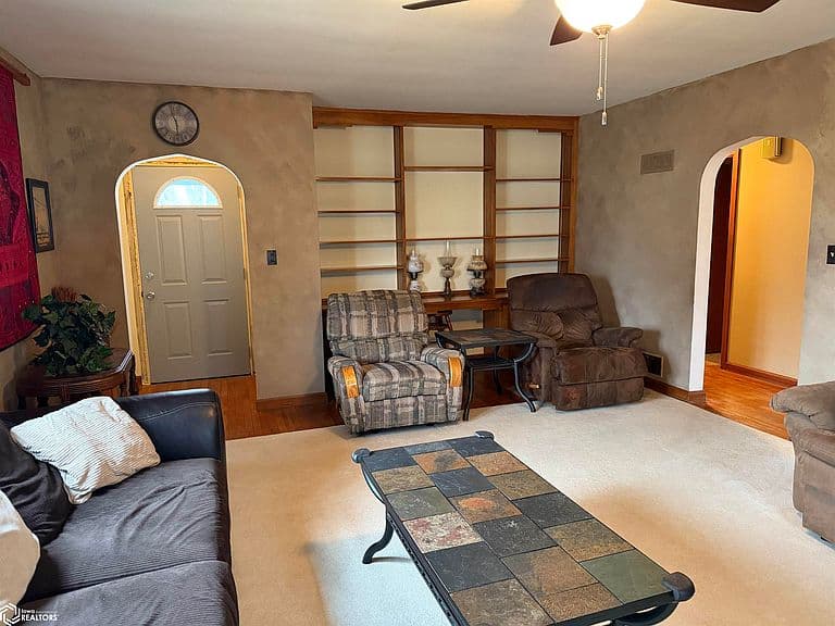 Listing photo 5