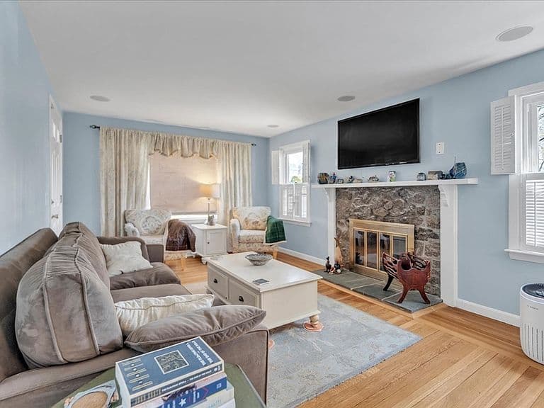 Listing photo 4