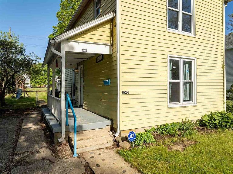 Listing photo 3