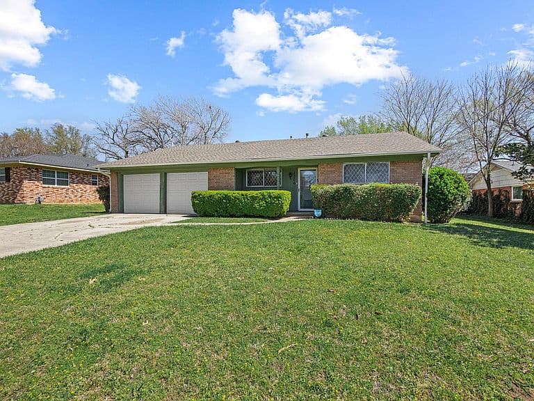 Listing photo 3