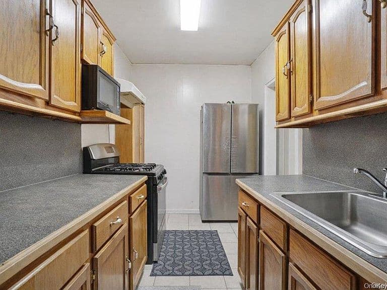 Listing photo 5