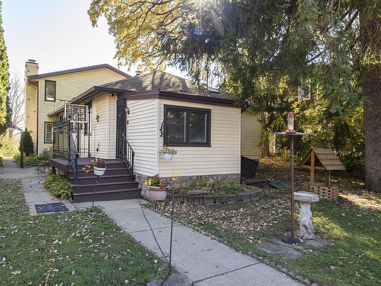 Listing photo 2