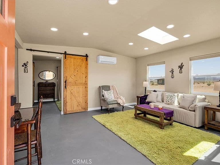 Listing photo 4