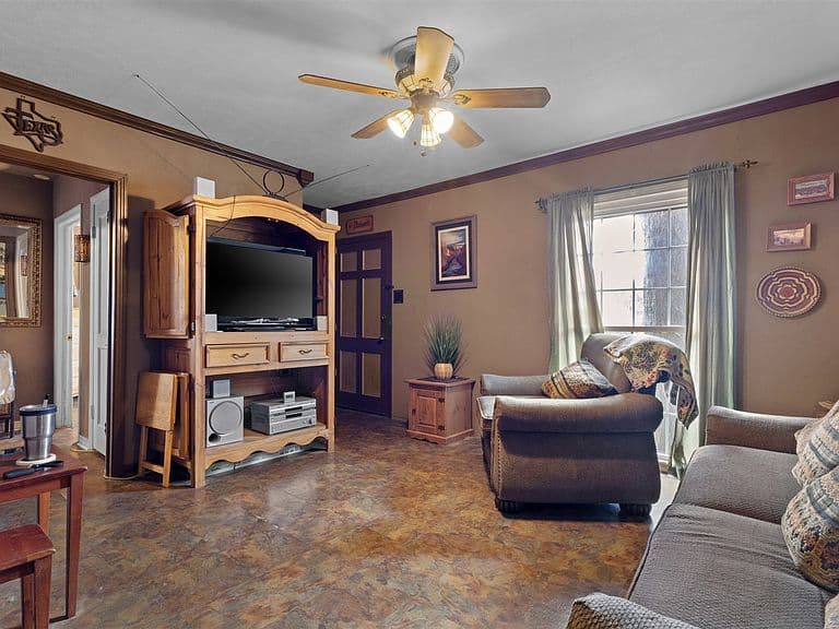 Listing photo 5