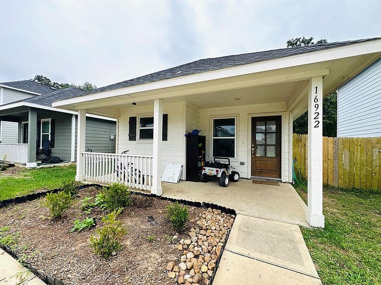 Listing photo 2
