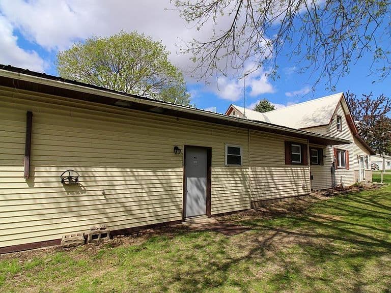 Listing photo 4